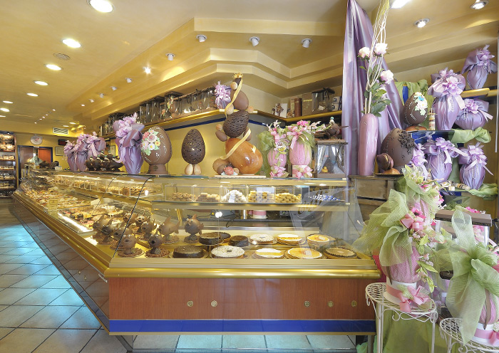 L'interno della Pasticceria Zizzola